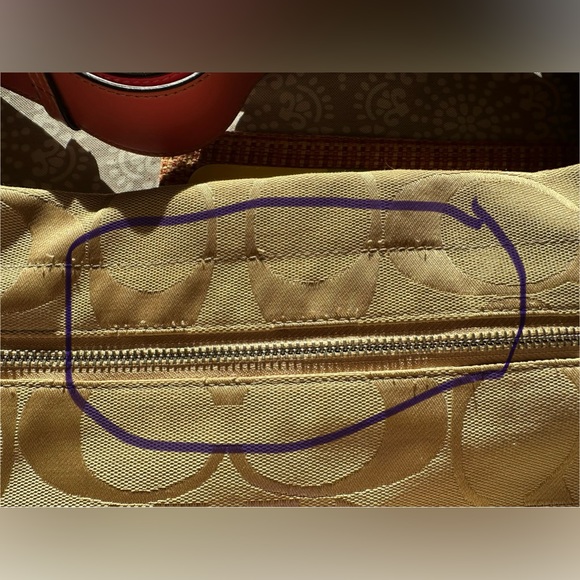 Price is firm- Coach C1060-F15067 - Picture 6 of 16